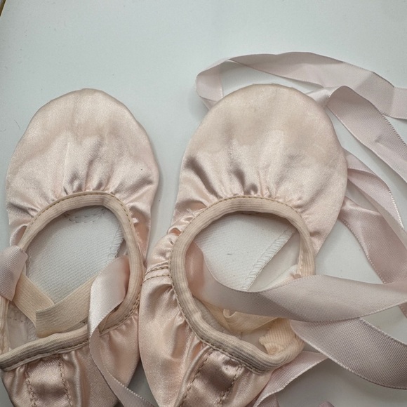 Toddler Size 8 Girls Chic Pink Ballet Shoes - Picture 5 of 5